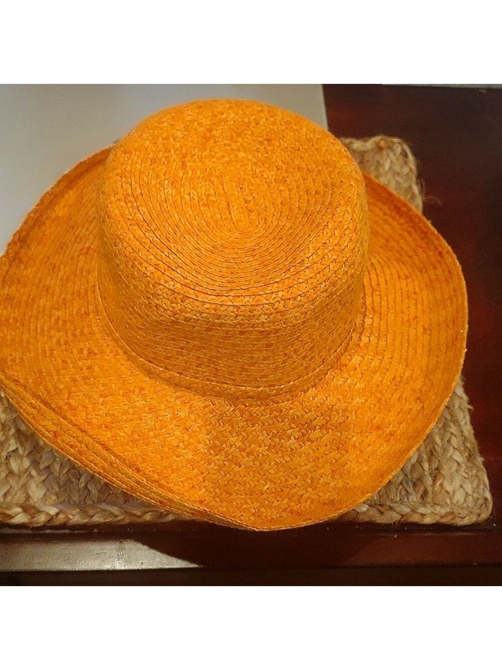 Straw like hat Q3